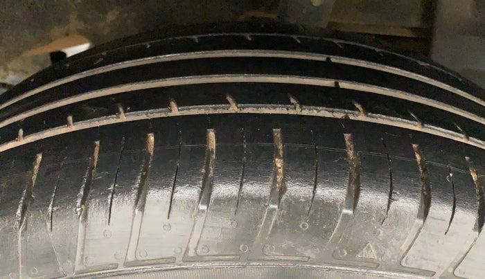 2019 Renault Duster RXE PETROL, Petrol, Manual, 49,555 km, Left Rear Tyre Tread