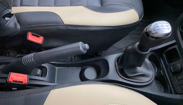 2019 Renault Duster RXE PETROL, Petrol, Manual, 49,555 km, Gear Lever