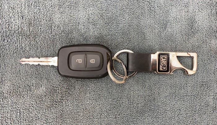 2019 Renault Duster RXE PETROL, Petrol, Manual, 49,555 km, Key Close Up