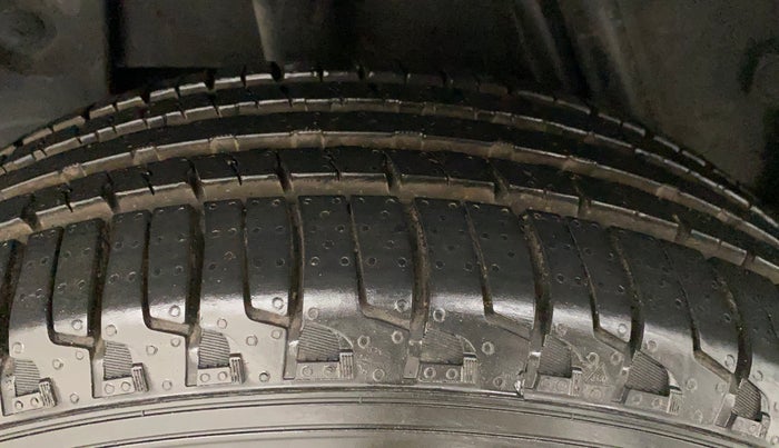 2019 Renault Duster RXE PETROL, Petrol, Manual, 49,555 km, Right Rear Tyre Tread