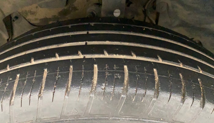 2019 Renault Duster RXE PETROL, Petrol, Manual, 49,555 km, Left Front Tyre Tread