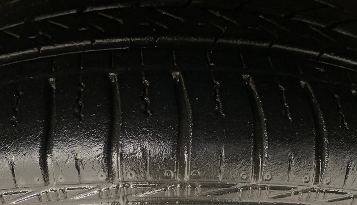 2015 Hyundai Grand i10 ASTA 1.1 CRDI, Diesel, Manual, 48,554 km, Left Front Tyre Tread