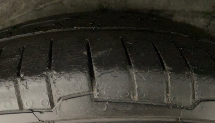 2011 Hyundai i10 MAGNA 1.2, Petrol, Manual, 70,367 km, Right Rear Tyre Tread