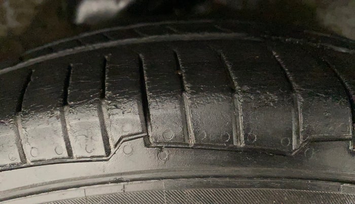 2011 Hyundai i10 MAGNA 1.2, Petrol, Manual, 70,367 km, Left Rear Tyre Tread