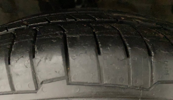 2011 Hyundai i10 MAGNA 1.2, Petrol, Manual, 70,367 km, Right Front Tyre Tread