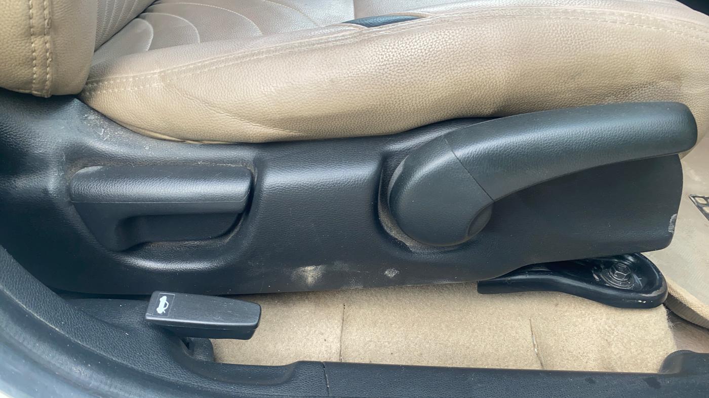 2015 Honda City 1.5L I-VTEC V MT, Petrol, Manual, 77,798 km, Driver Side Adjustment Panel