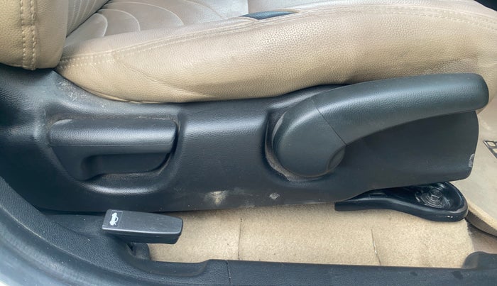 2015 Honda City 1.5L I-VTEC V MT, Petrol, Manual, 77,798 km, Driver Side Adjustment Panel