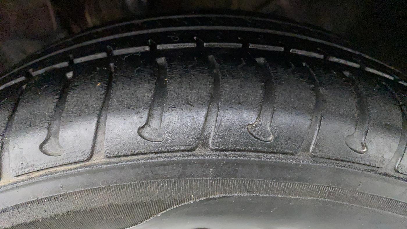 2018 Tata Tiago XZA 1.2 REVOTRON, Petrol, Automatic, 49,172 km, Left Front Tyre Tread