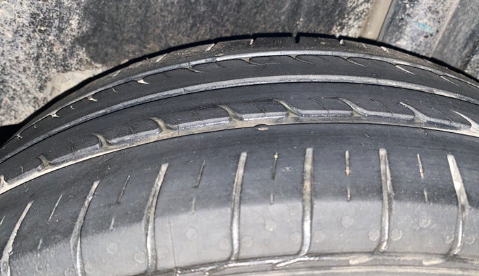 2023 Maruti Ciaz DELTA 1.5 SHVS MT PETROL, Petrol, Manual, 46,620 km, Left Rear Tyre Tread