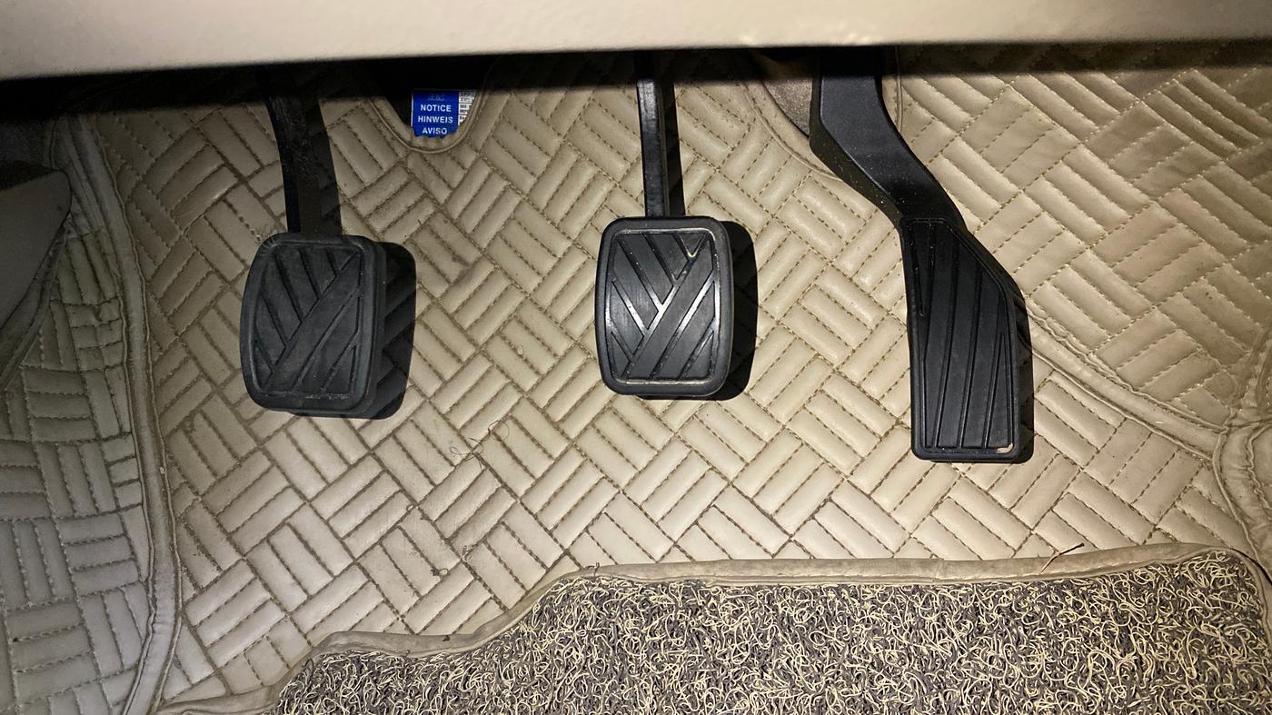 2023 Maruti Ciaz DELTA 1.5 SHVS MT PETROL, Petrol, Manual, 46,620 km, Pedals