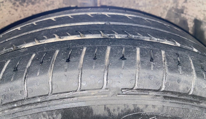 2023 Maruti Ciaz DELTA 1.5 SHVS MT PETROL, Petrol, Manual, 46,620 km, Right Front Tyre Tread