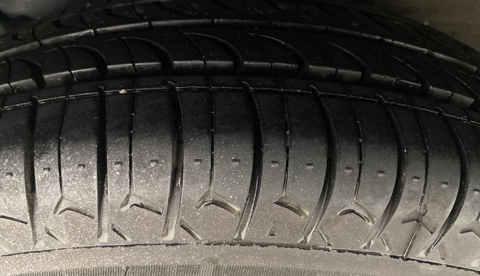 2015 Hyundai i10 MAGNA 1.1, Petrol, Manual, 36,836 km, Left Rear Tyre Tread