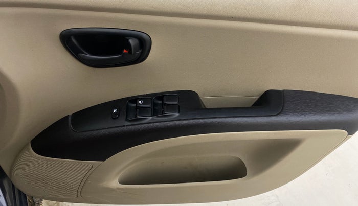 2015 Hyundai i10 MAGNA 1.1, Petrol, Manual, 36,836 km, Driver Side Door Panels Control