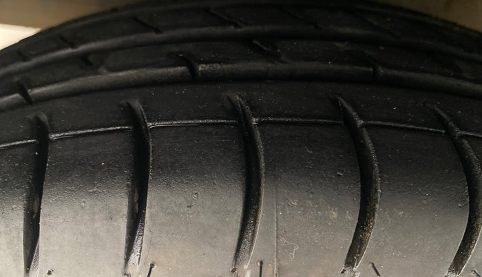 2015 Hyundai i10 MAGNA 1.1, Petrol, Manual, 36,836 km, Left Front Tyre Tread