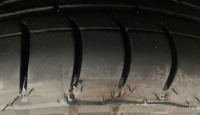 2015 Hyundai i10 MAGNA 1.1, Petrol, Manual, 36,836 km, Right Front Tyre Tread