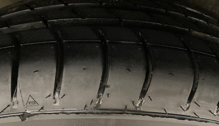 2015 Hyundai i10 MAGNA 1.1, Petrol, Manual, 36,836 km, Right Rear Tyre Tread