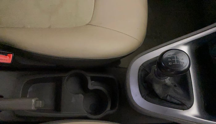 2015 Hyundai i10 MAGNA 1.1, CNG, Manual, 1,11,888 km, Gear Lever