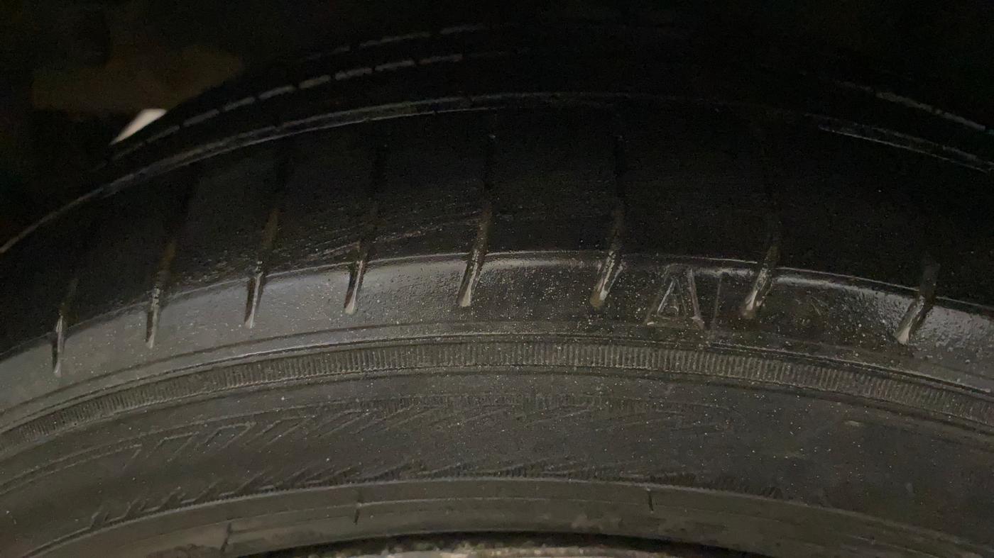 2015 Hyundai i10 MAGNA 1.1, CNG, Manual, 1,11,848 km, Left Front Tyre Tread