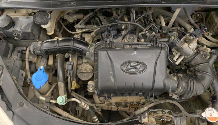 2015 Hyundai i10 MAGNA 1.1, CNG, Manual, 1,11,888 km, Engine View - Right