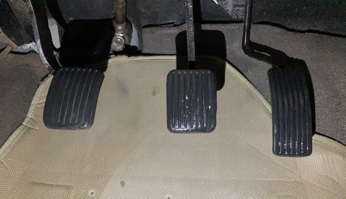 2015 Hyundai i10 MAGNA 1.1, CNG, Manual, 1,11,888 km, Pedals