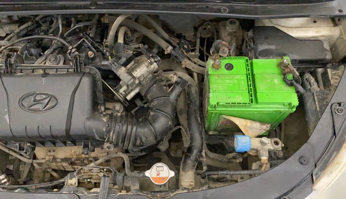 2015 Hyundai i10 MAGNA 1.1, CNG, Manual, 1,11,888 km, Engine View - Left