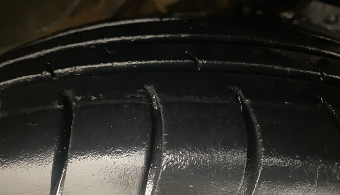 2013 Hyundai i10 ERA 1.1, Petrol, Manual, 62,904 km, Right Front Tyre Tread