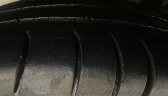 2013 Hyundai i10 ERA 1.1, Petrol, Manual, 62,904 km, Left Front Tyre Tread