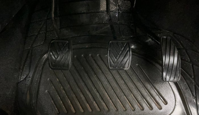 2015 Maruti Wagon R 1.0 LXI, Petrol, Manual, 61,407 km, Pedals