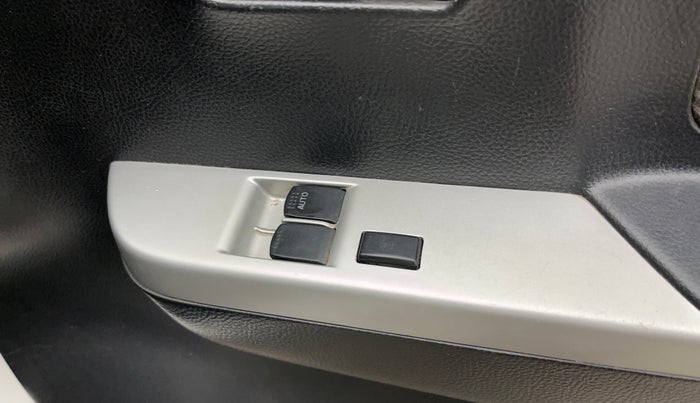 2015 Maruti Wagon R 1.0 LXI, Petrol, Manual, 61,407 km, Driver Side Door Panels Control