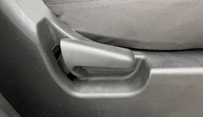 2015 Maruti Wagon R 1.0 LXI, Petrol, Manual, 61,407 km, Driver Side Adjustment Panel