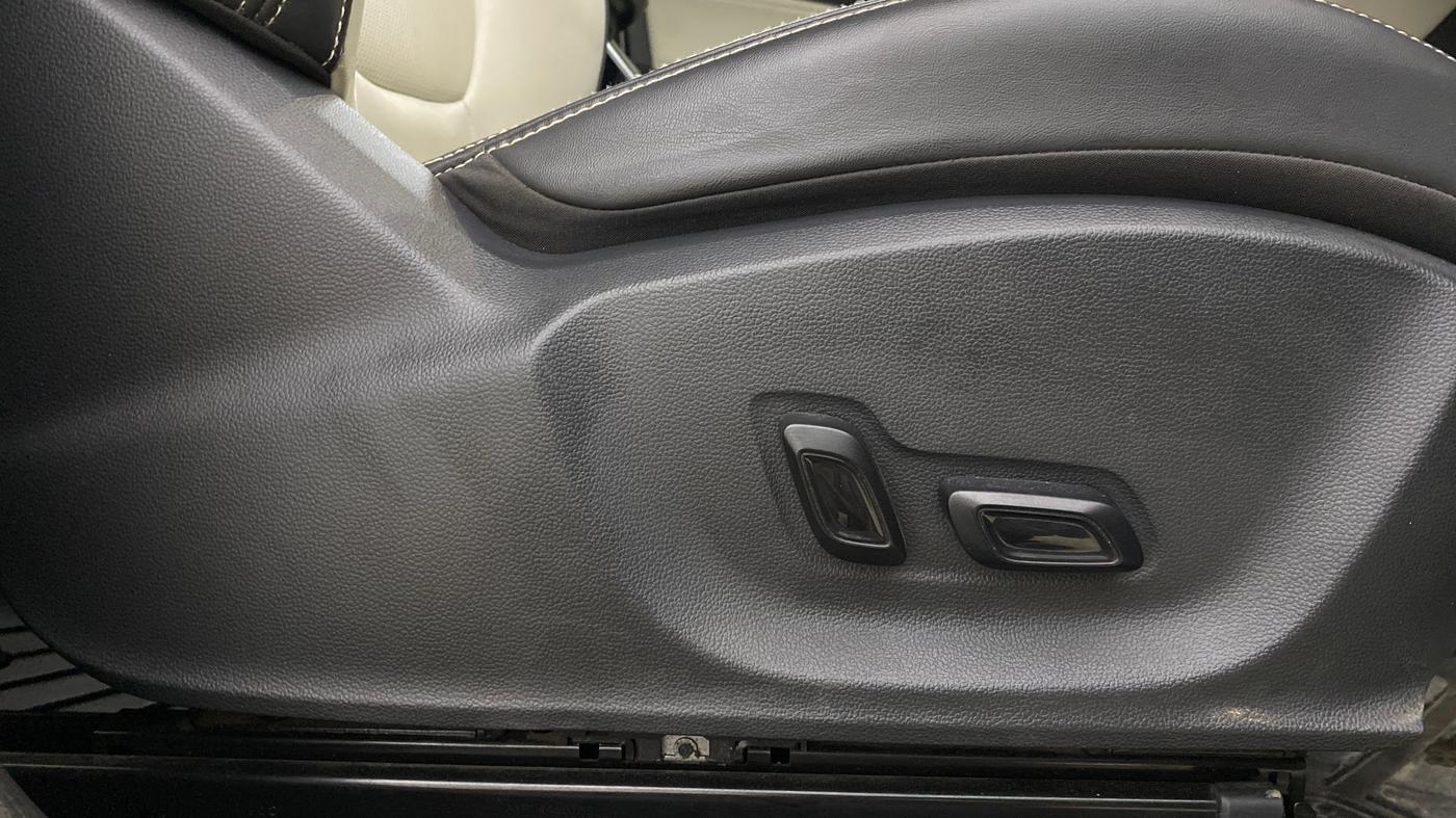 2023 MG ASTOR SHARP 1.5 CVT, Petrol, Automatic, 10,596 km, Driver Side Adjustment Panel