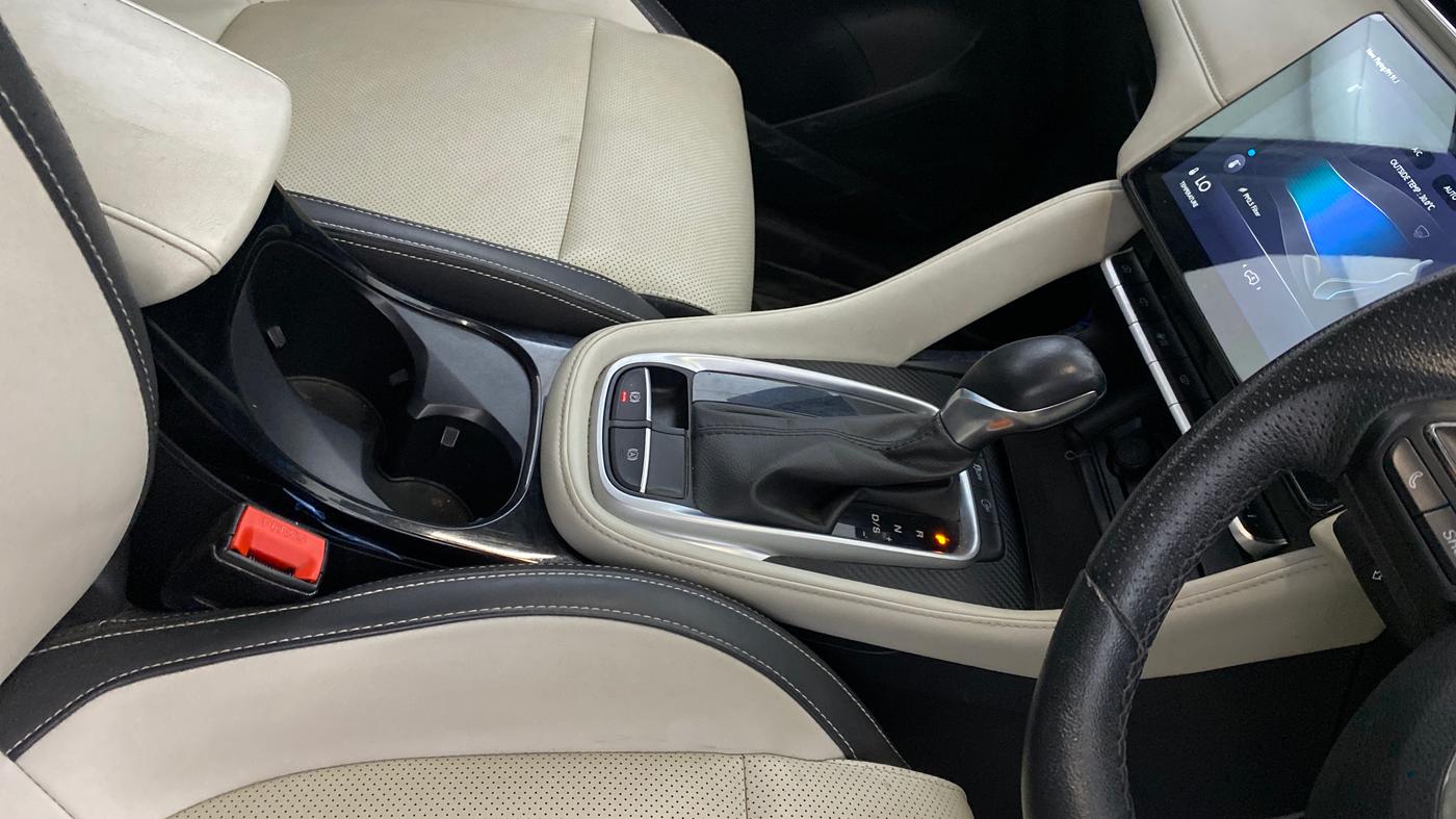 2023 MG ASTOR SHARP 1.5 CVT, Petrol, Automatic, 10,596 km, Gear Lever