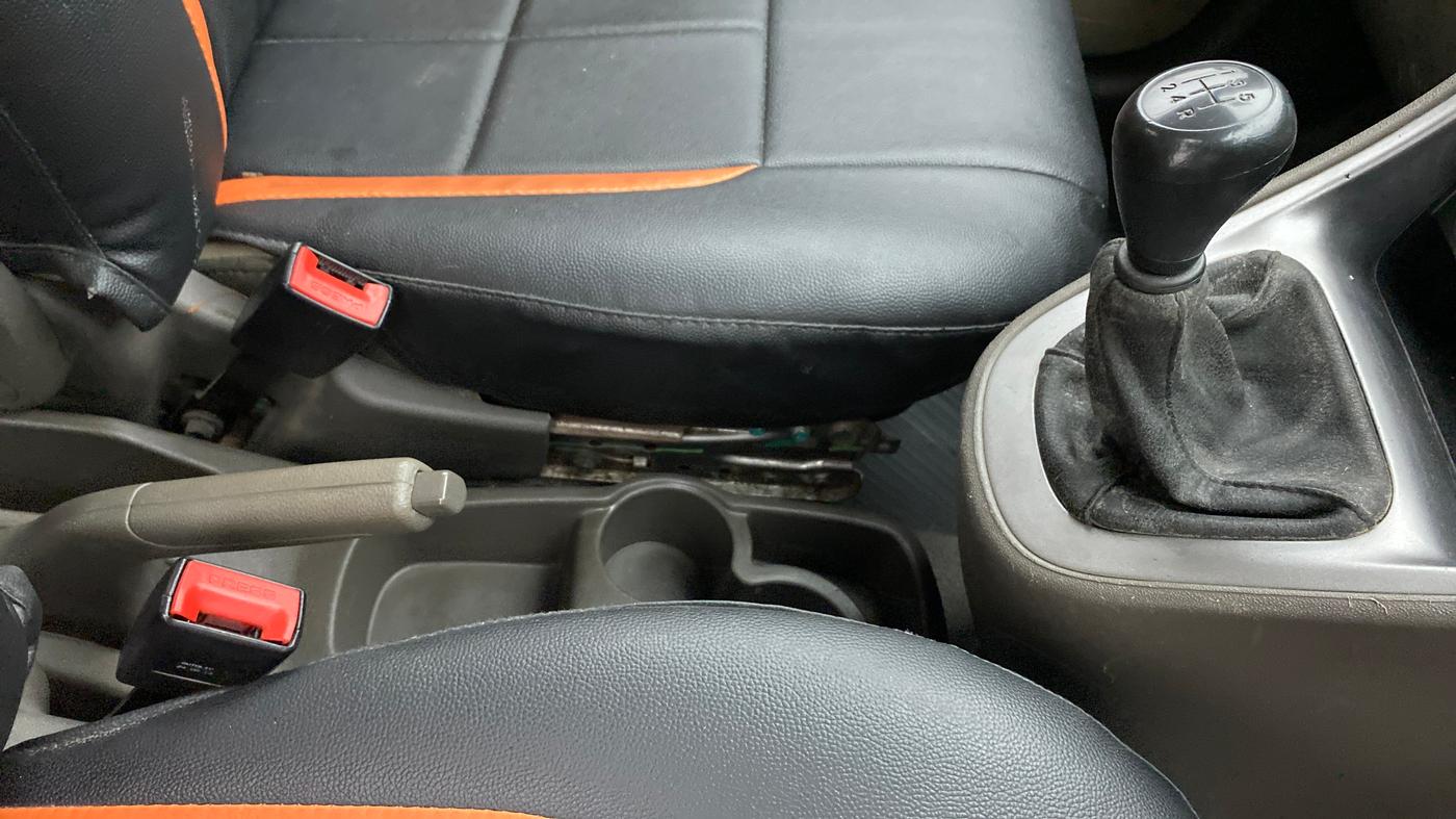 2013 Hyundai i10 MAGNA 1.1, CNG, Manual, 36,586 km, Gear Lever