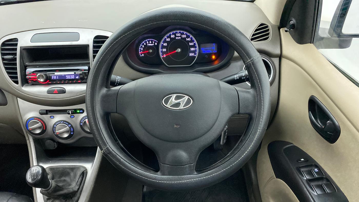 2013 Hyundai i10 MAGNA 1.1, CNG, Manual, 36,586 km, Steering Wheel Close Up