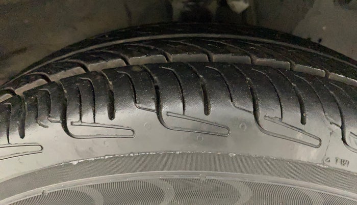 2015 Hyundai Eon ERA +, Petrol, Manual, 33,419 km, Right Front Tyre Tread