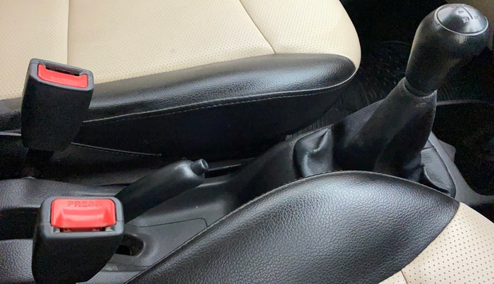 2015 Hyundai Eon ERA +, Petrol, Manual, 33,419 km, Gear Lever