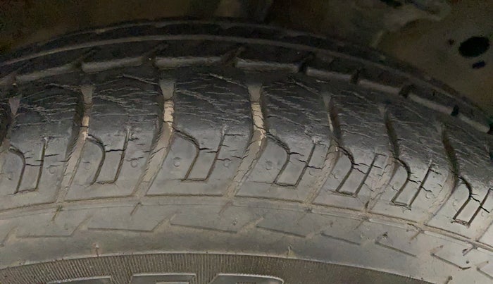 2013 Maruti Wagon R 1.0 LXI, Petrol, Manual, 12,575 km, Left Front Tyre Tread