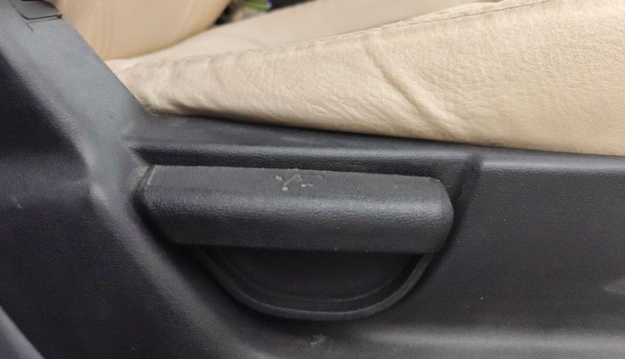 2013 Hyundai i20 MAGNA (O) 1.2, Petrol, Manual, 86,274 km, Driver Side Adjustment Panel