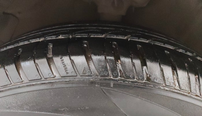 2013 Hyundai i20 MAGNA (O) 1.2, Petrol, Manual, 86,274 km, Left Front Tyre Tread