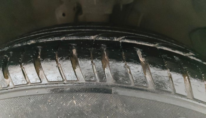 2013 Hyundai i20 MAGNA (O) 1.2, Petrol, Manual, 86,274 km, Right Front Tyre Tread