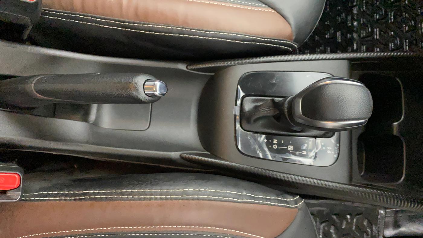 2025 Maruti FRONX DELTA PLUS 1.2L AGS, Petrol, Automatic, 9,784 km, Gear Lever