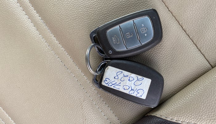 2017 Hyundai Grand i10 ASTA 1.2 KAPPA VTVT, Petrol, Manual, 81,771 km, Key Close Up