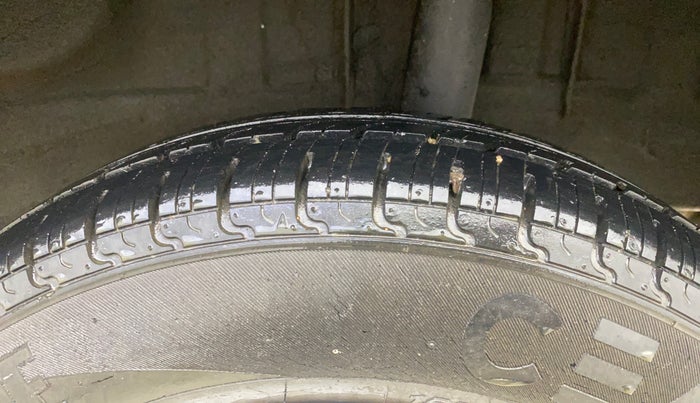2015 Renault Kwid RXL, Petrol, Manual, 21,678 km, Left Rear Tyre Tread