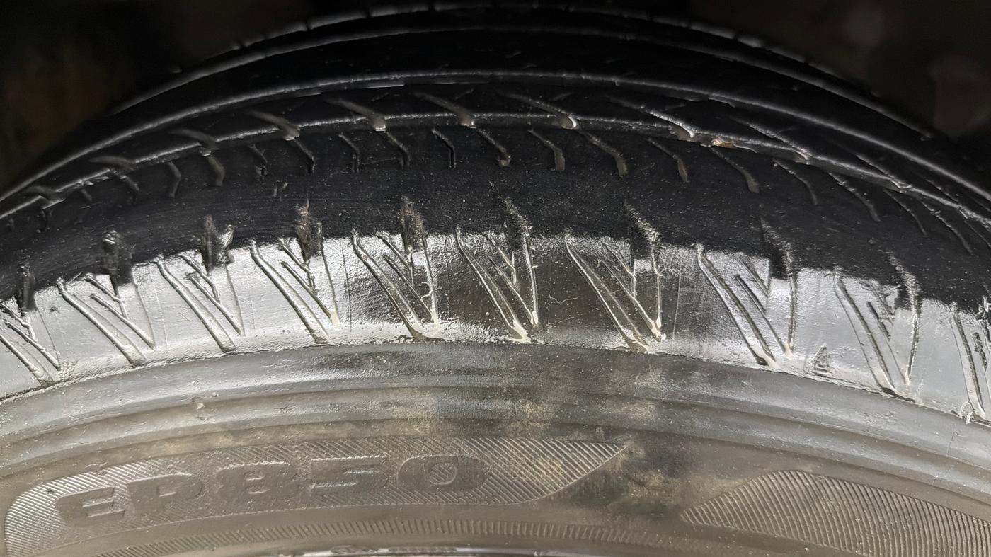 2021 Tata Harrier XZA PLUS 2.0L, Diesel, Automatic, 69,991 km, Right Front Tyre Tread