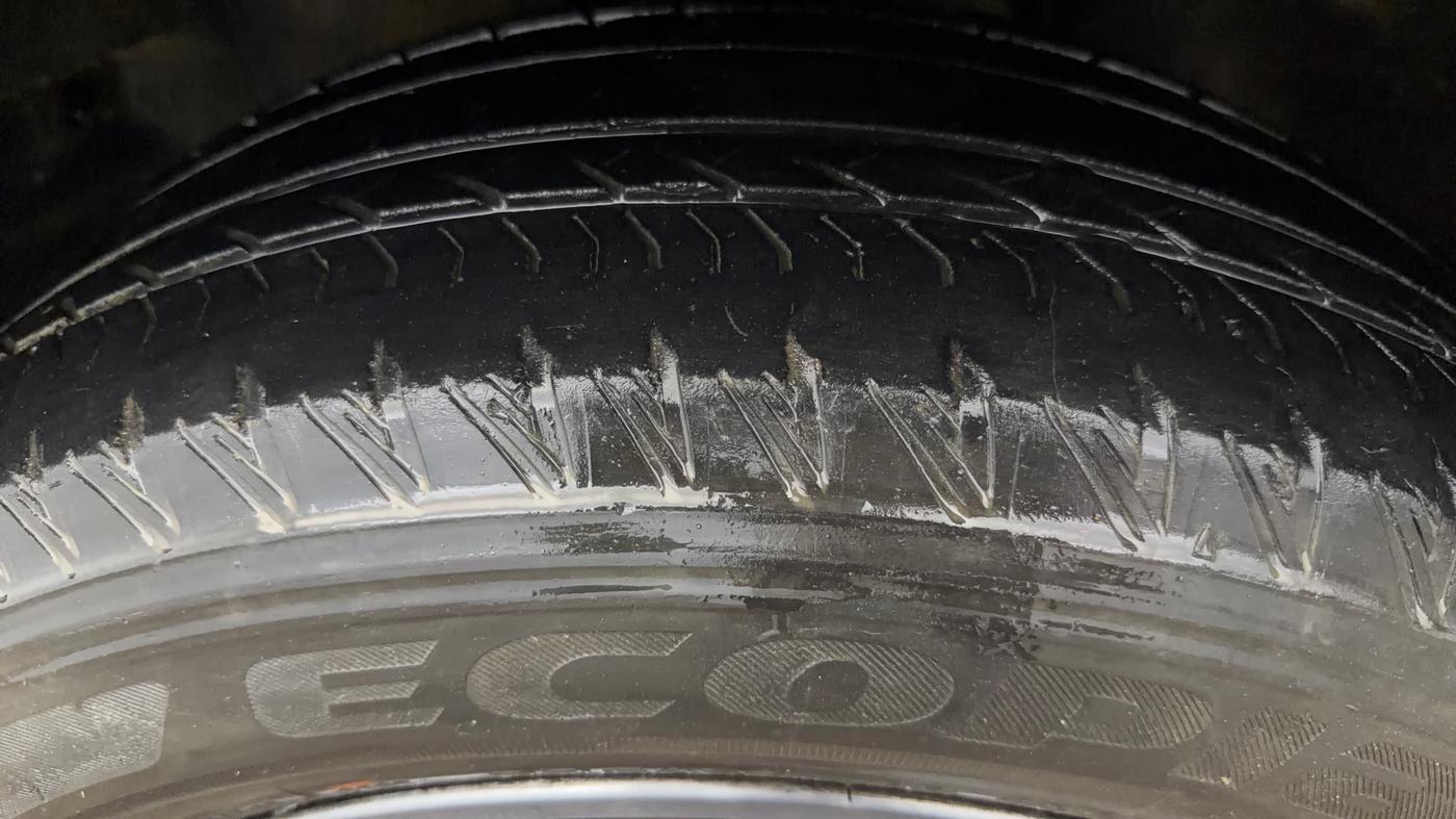 2021 Tata Harrier XZA PLUS 2.0L, Diesel, Automatic, 69,991 km, Left Front Tyre Tread