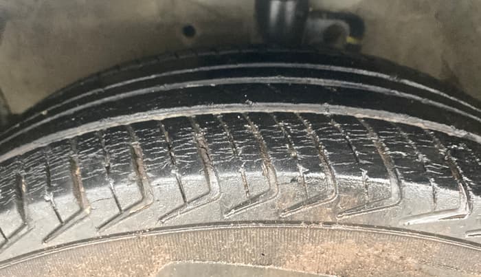 2017 Maruti Celerio VXI AMT, Petrol, Automatic, 40,251 km, Left Front Tyre Tread
