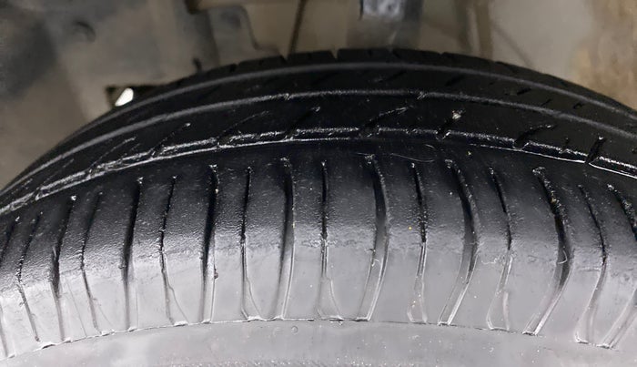 2015 Datsun Go T, Petrol, Manual, 54,171 km, Left Front Tyre Tread