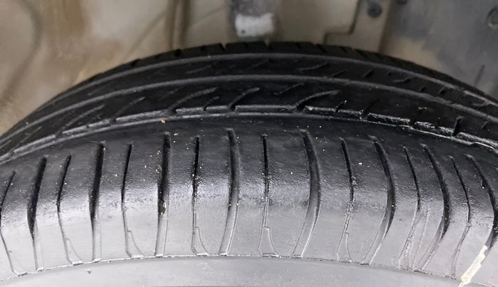 2015 Datsun Go T, Petrol, Manual, 54,171 km, Right Front Tyre Tread