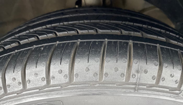 2019 Maruti Baleno ALPHA 1.2K12  AT, Petrol, Automatic, 40,058 km, Right Front Tyre Tread