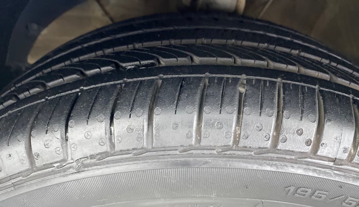 2019 Maruti Baleno ALPHA 1.2K12  AT, Petrol, Automatic, 40,058 km, Left Front Tyre Tread